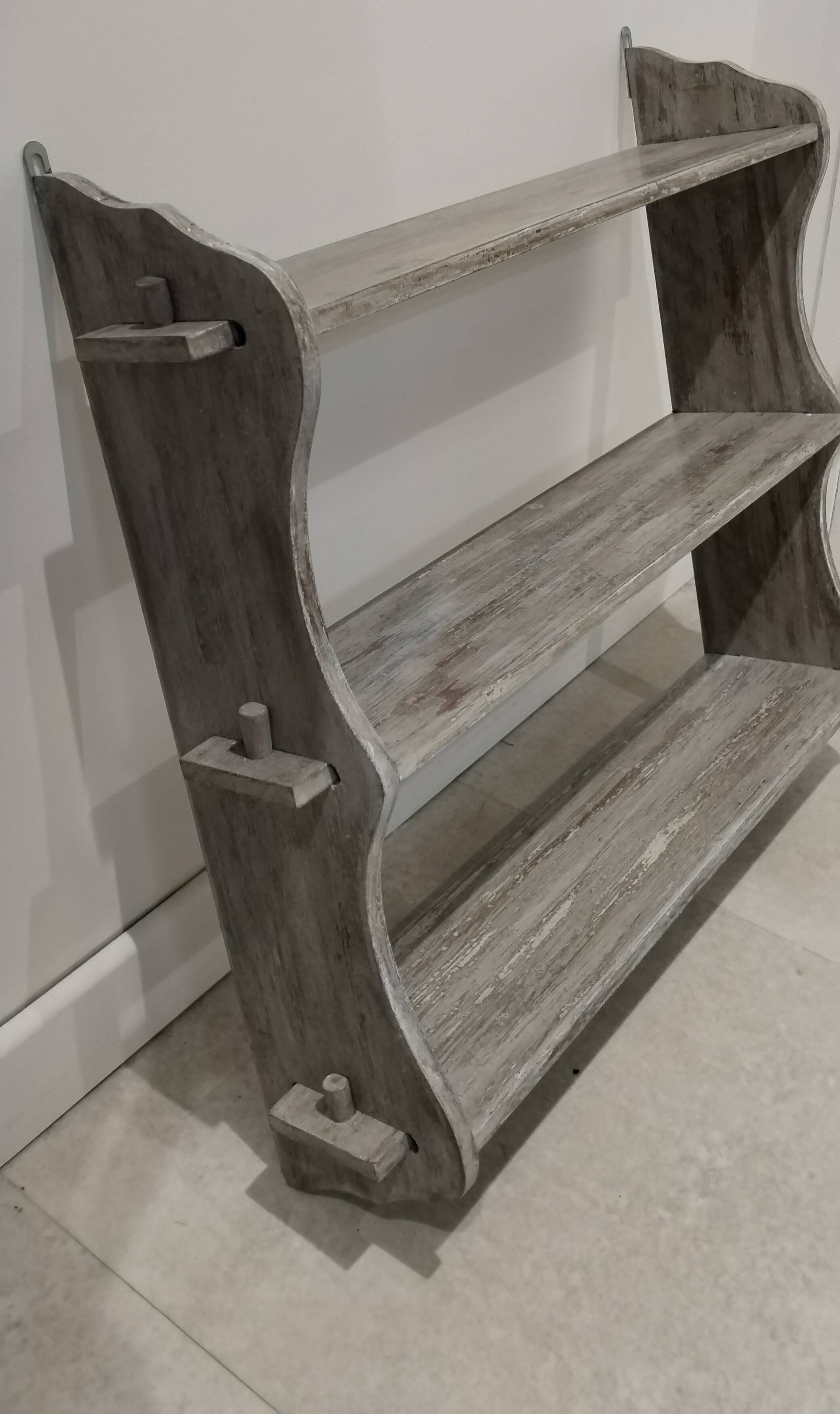 Relooked wooden shelf