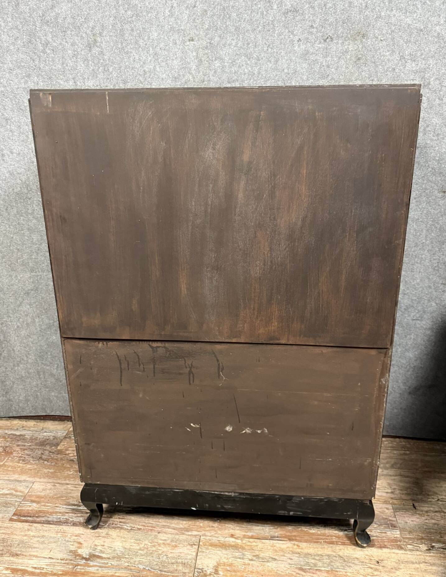 Chinese cabinet in black lacquer and colored decorations