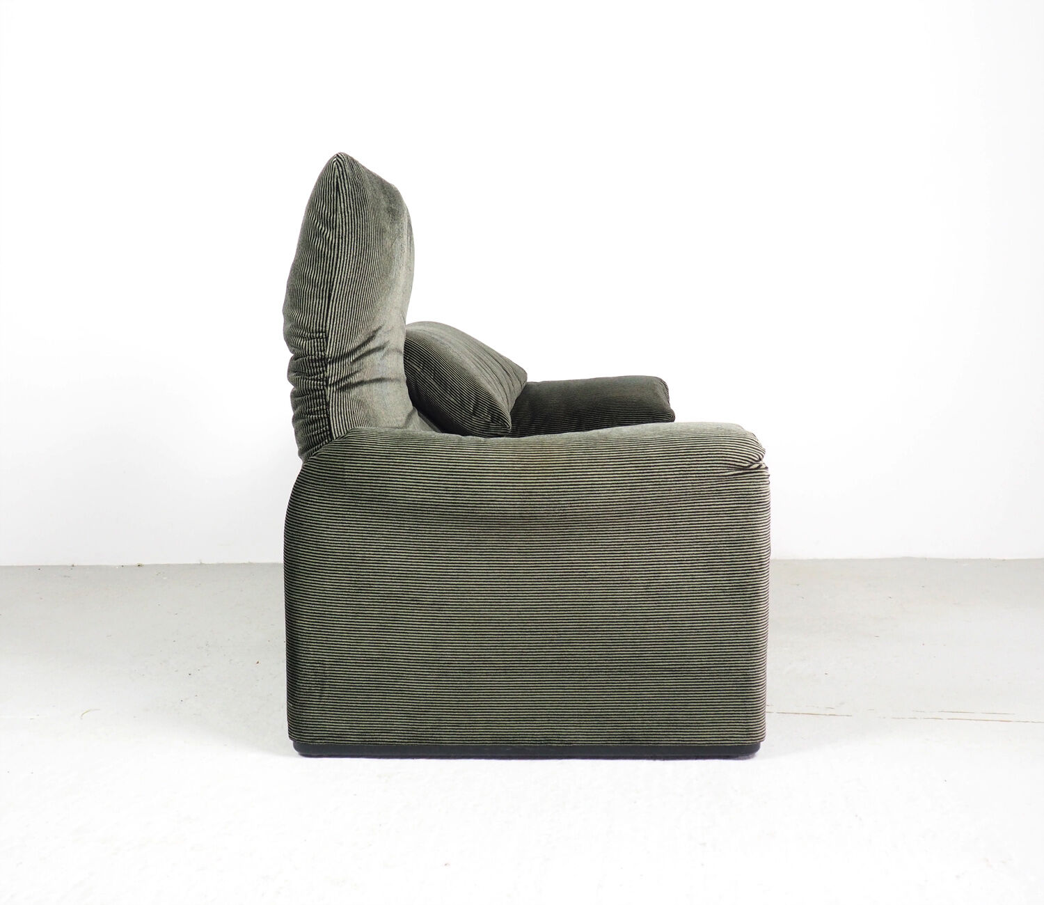 Maralunga 2 seater sofa by Vico Magistretti for Cassina