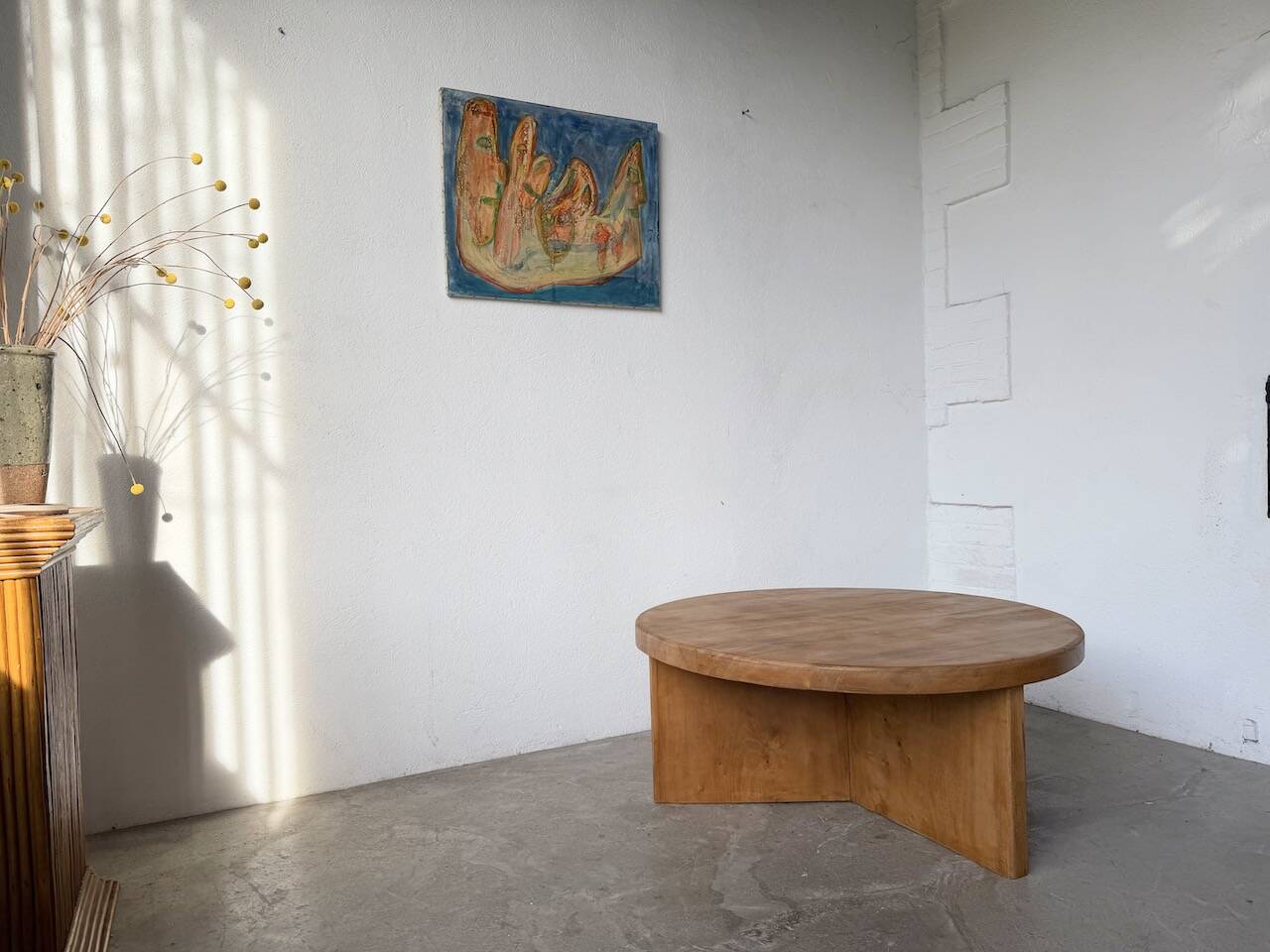 Round modernist coffee table, elm, 1950s.