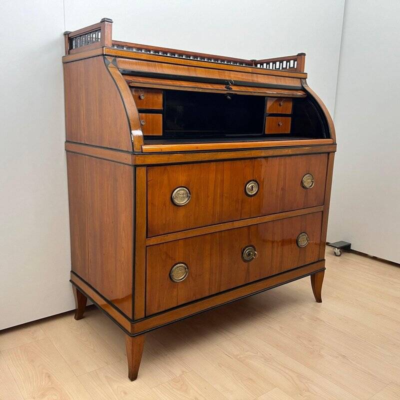 Biedermeier Roll-Top Desk in Cherry Veneer and Brass, 1820