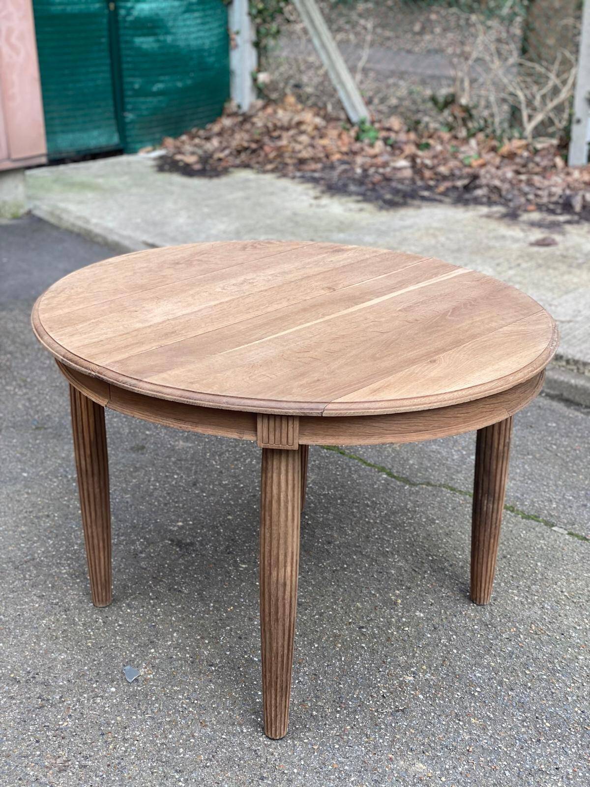 Renovated round Art Deco dining table, extendable, made of solid oak, 210cm.