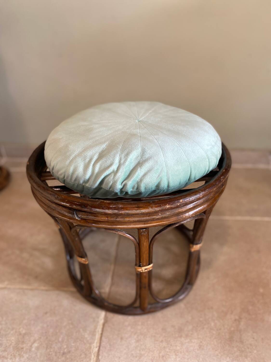 Vintage rattan pouf