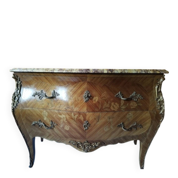 Curved chest of drawers