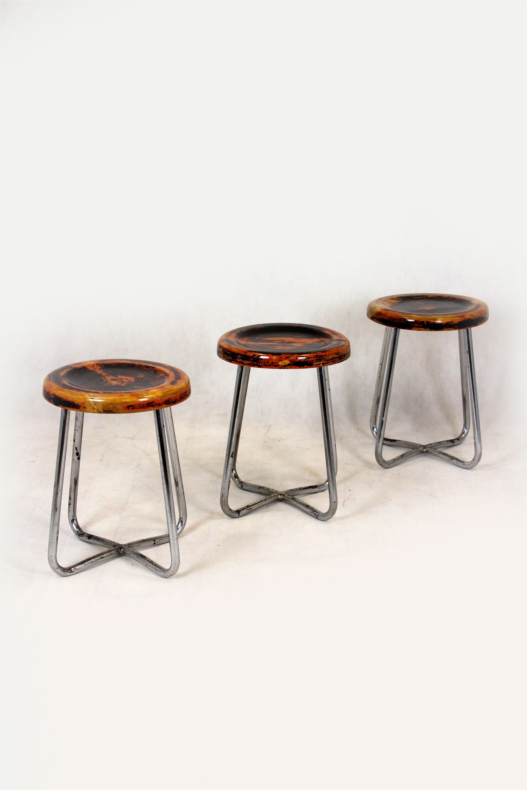 Ensemble de 3 tabourets en acier tubulaire chromé Bauhaus par Robert Slezak, années 1930
