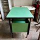 Bureau en métal noir et vinyle vert