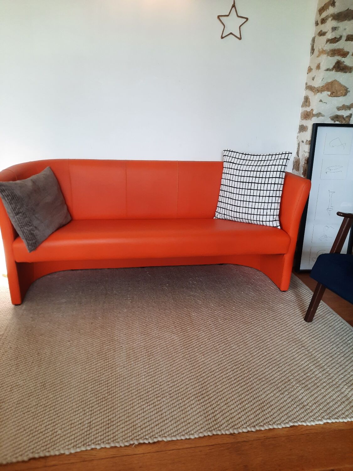 Curved vintage orange canapé with a pop spirit, seventies design piece.