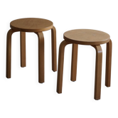 Alvar Aalto, Une paire de tabourets vintage en bouleau, modèle "60", fabriqué chez Artek, années 1970