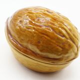 Nut-shaped box in dabbling