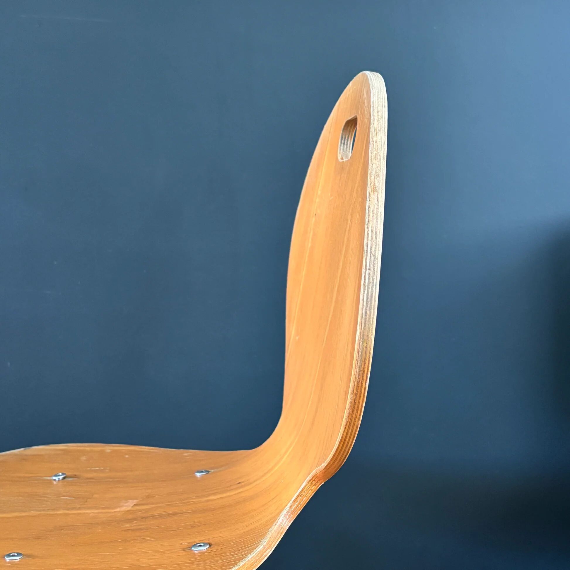 Chaise d’école enfant en lamellé-collé cintré