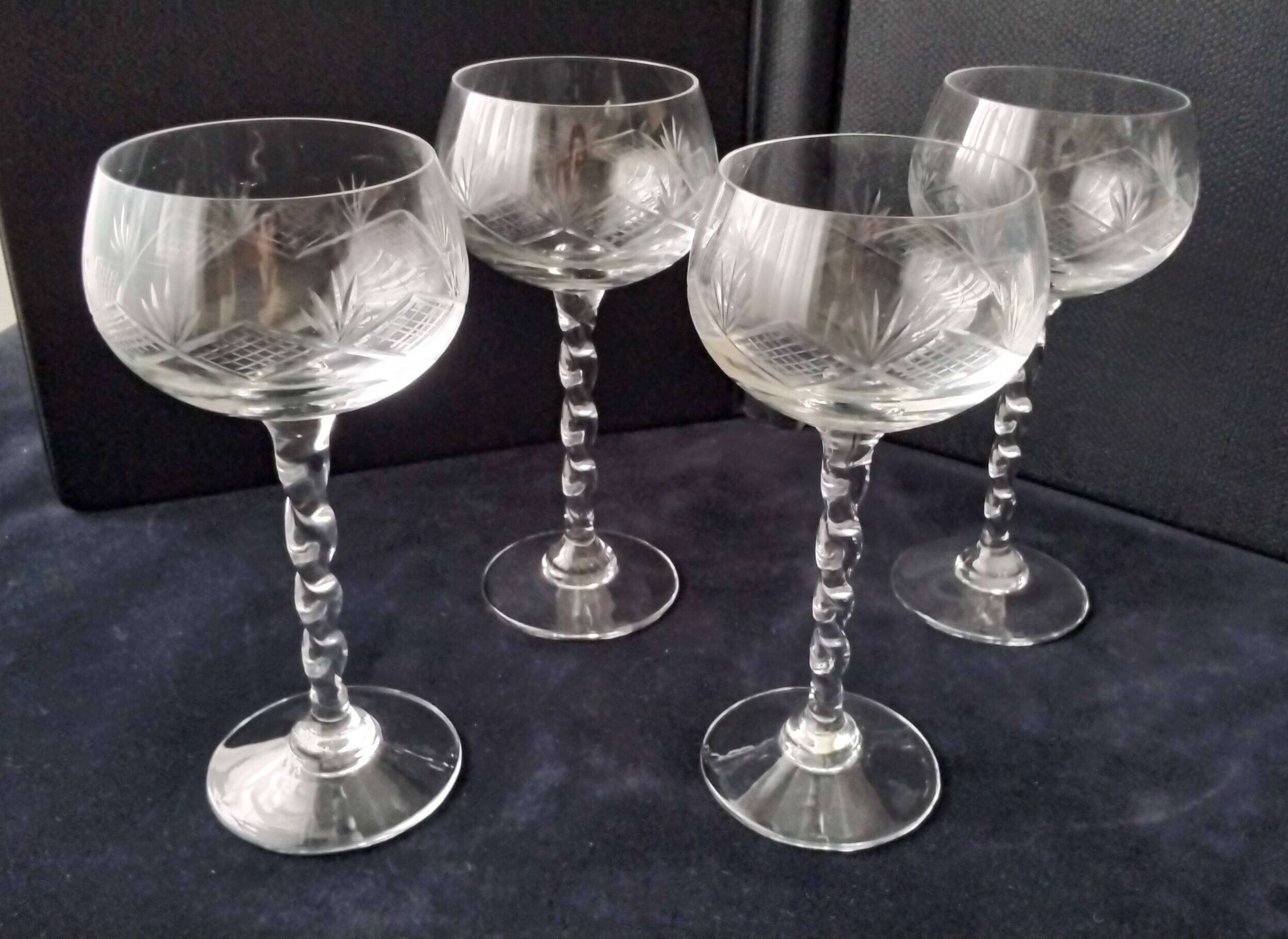4 twisted stem glasses for white or rosé wine