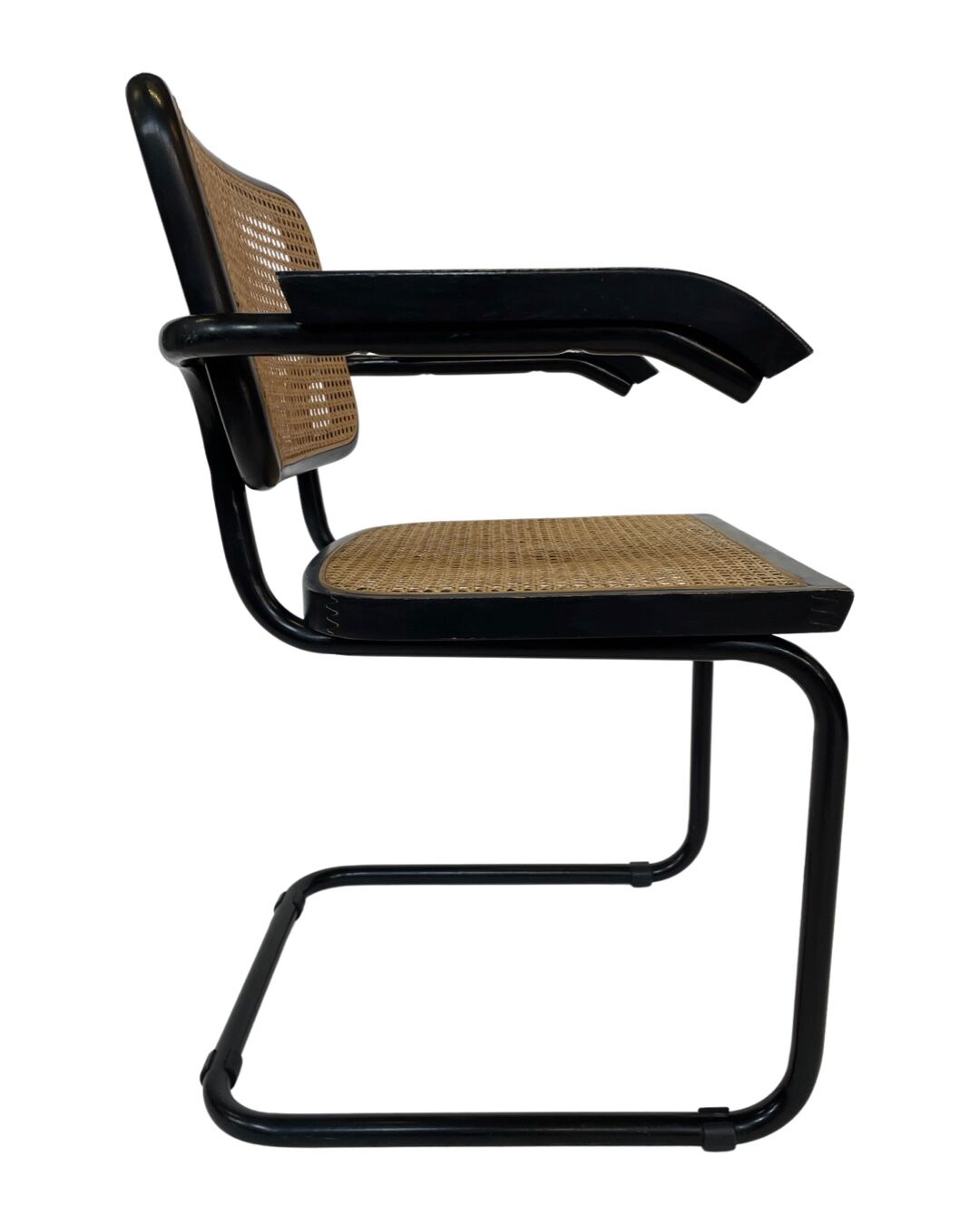 Cesca chair B64 with armrests by Marcel Breuer Design in black