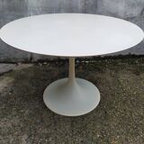 Vintage tulip foot table