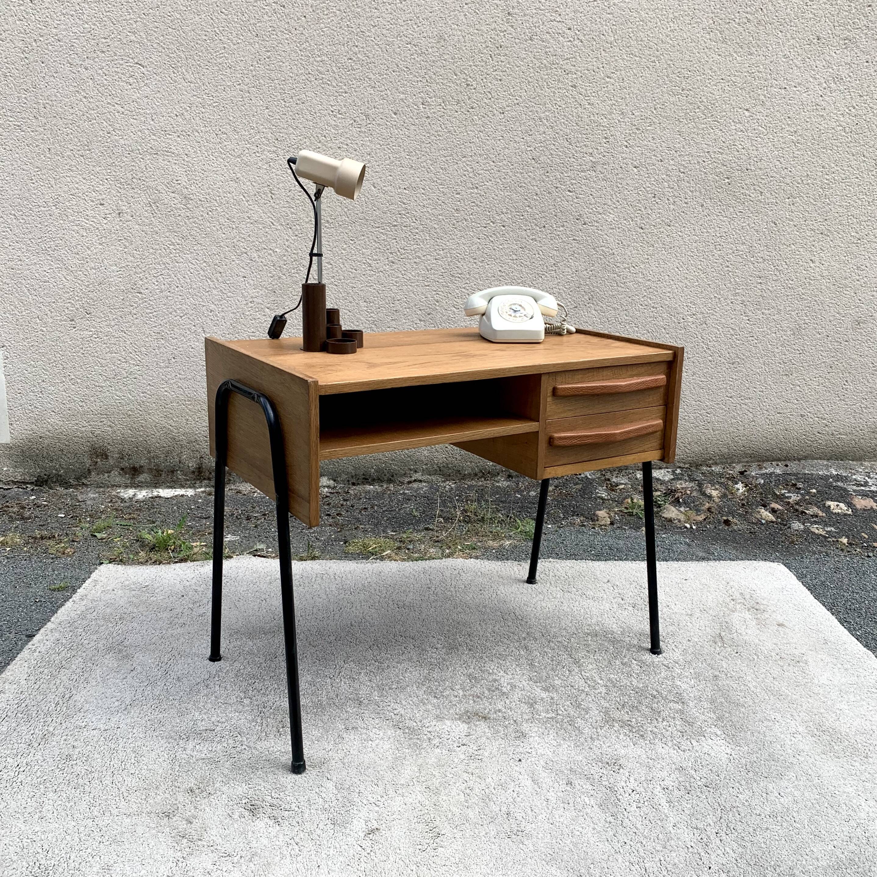 2-drawer, 1-compartment desk from 1950