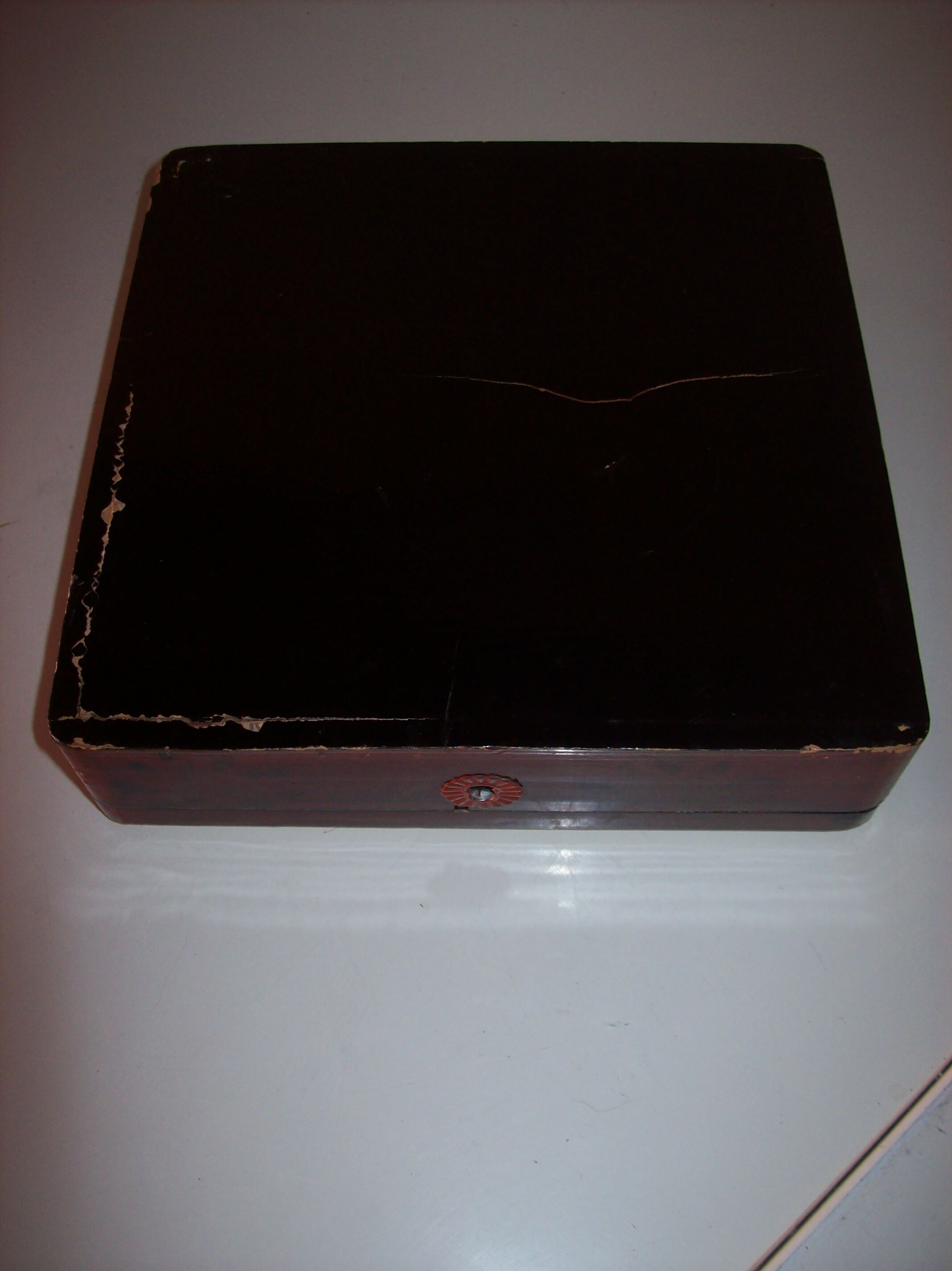 Old box decorated with birds