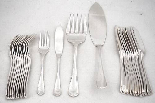 Christofle Japanese, 12 fish cutlery + 1 serving cutlery, 26 pieces.
