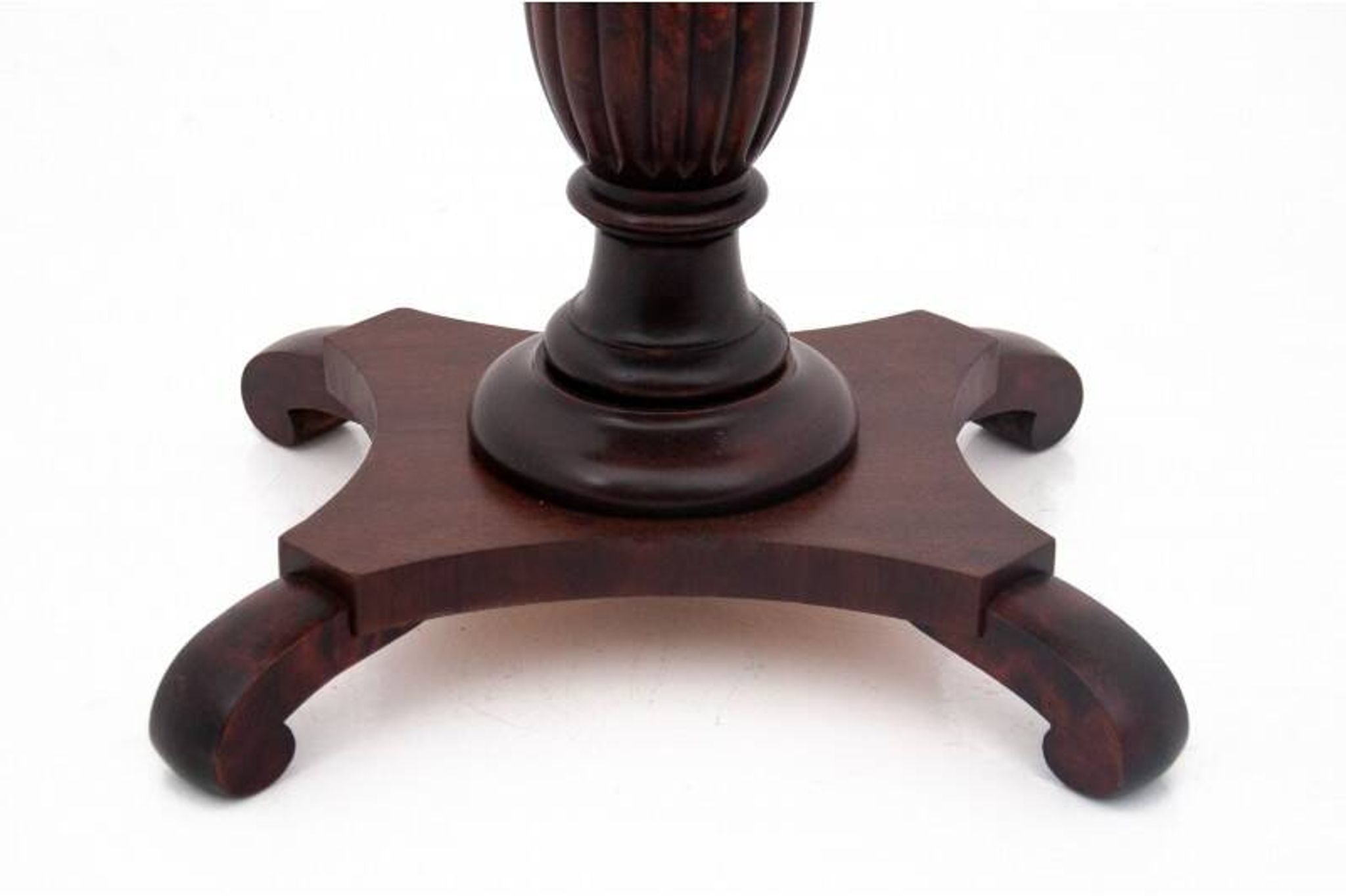 Table à fils ancienne, Europe du Nord, vers 1860. Après rénovation.