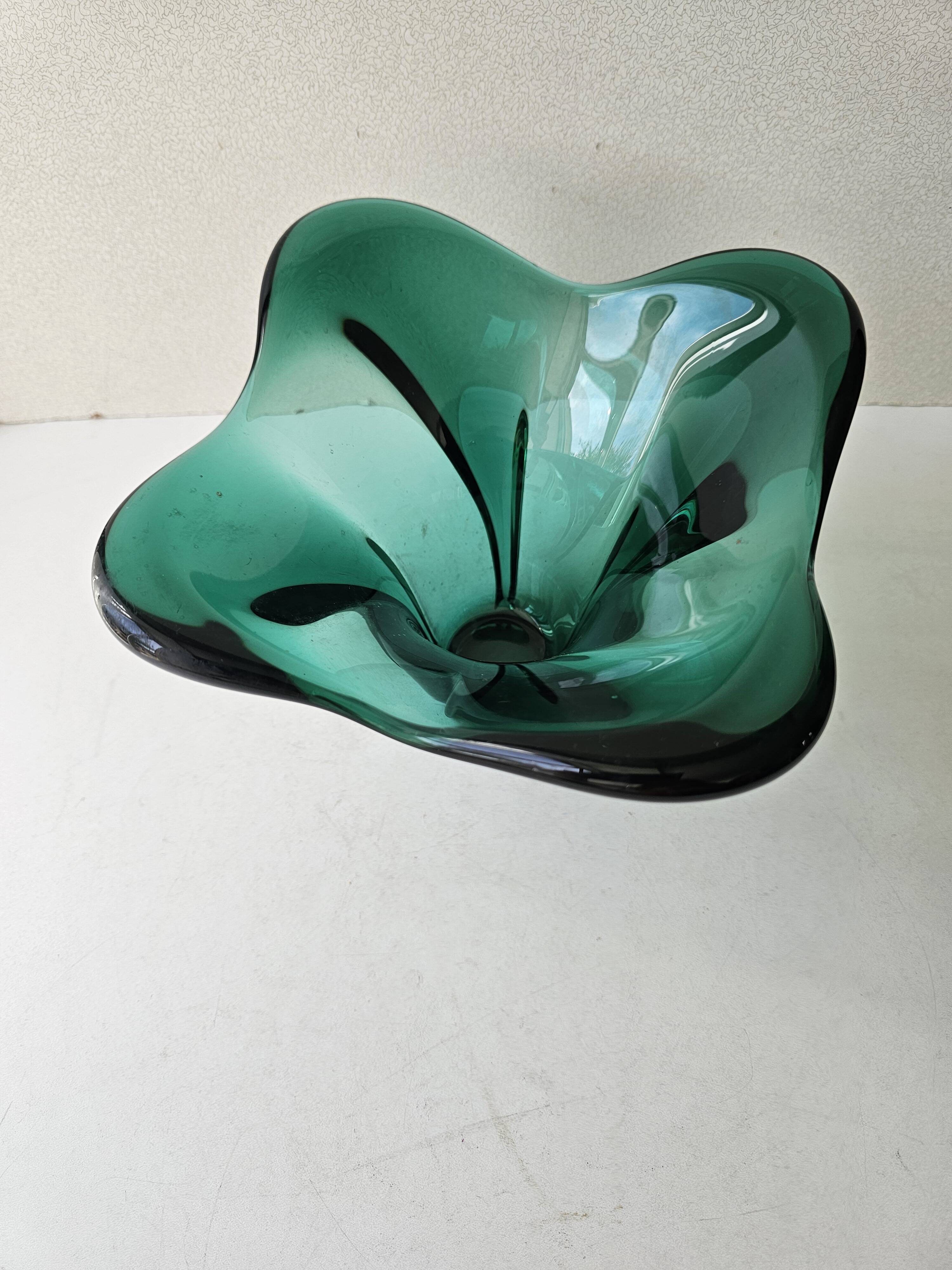 Vase en verre couleur verte vintage