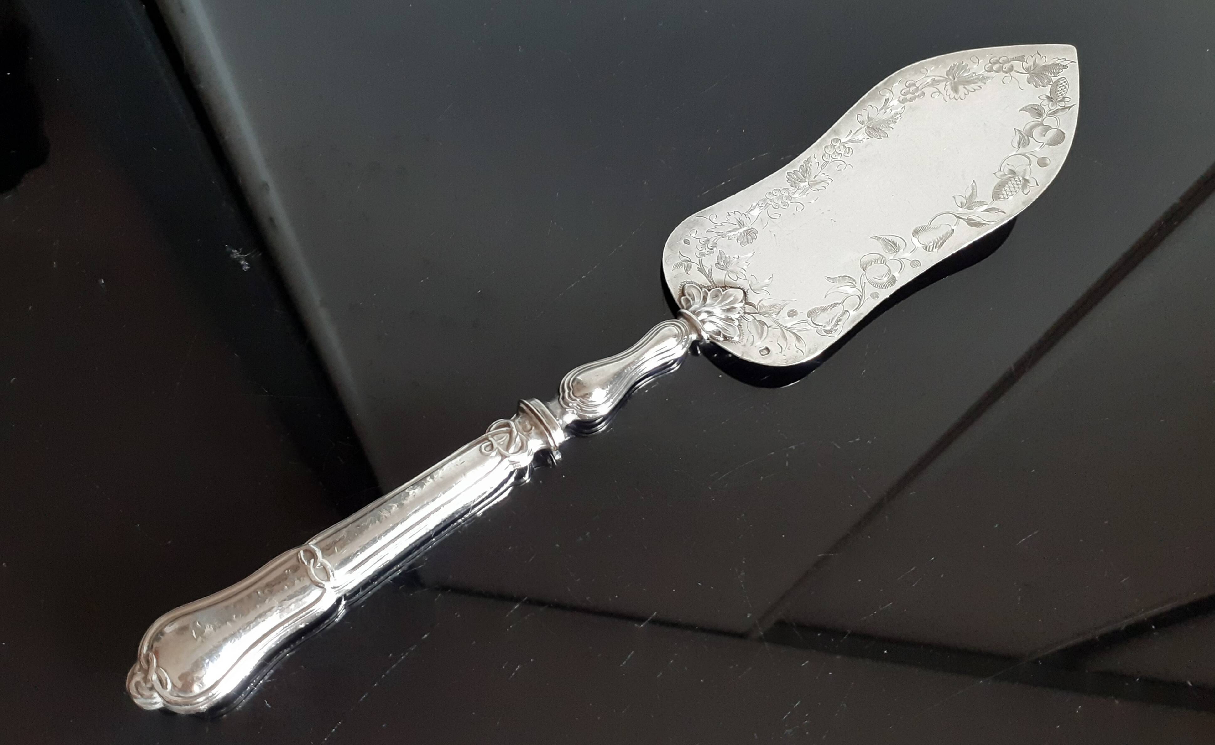 Goldsmith Coignet Alfred (before 1889) Silver pie server / Minerva hallmarks 1st grade