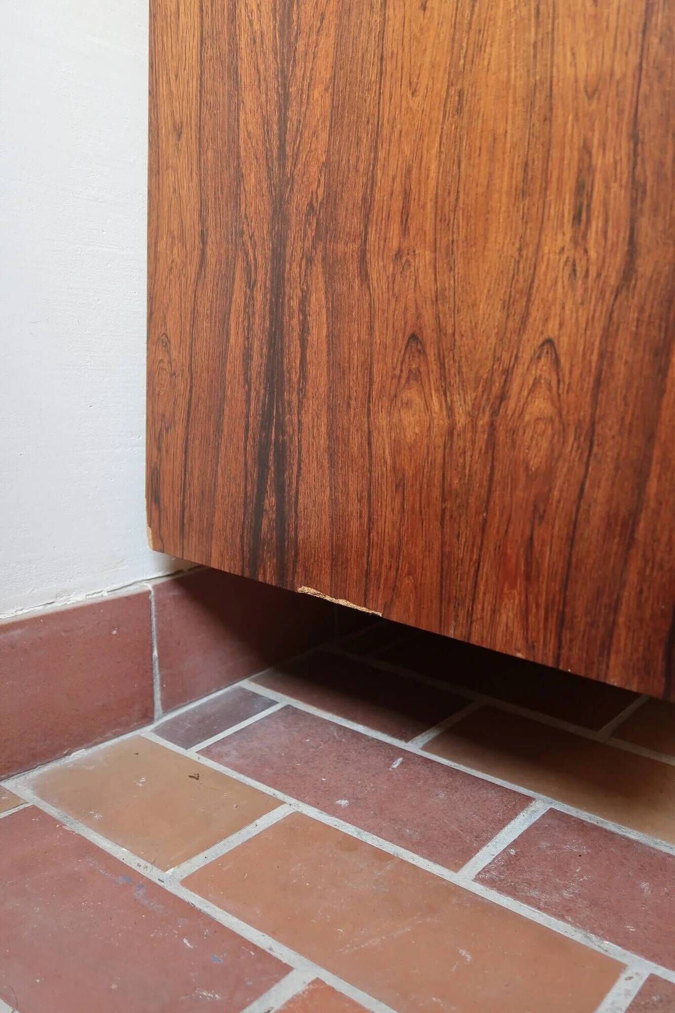 Large rosewood sideboard, 2 doors and central niche.
