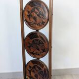 Table pliante vintage triple plateaux gravés en bois exotique 89 cm
