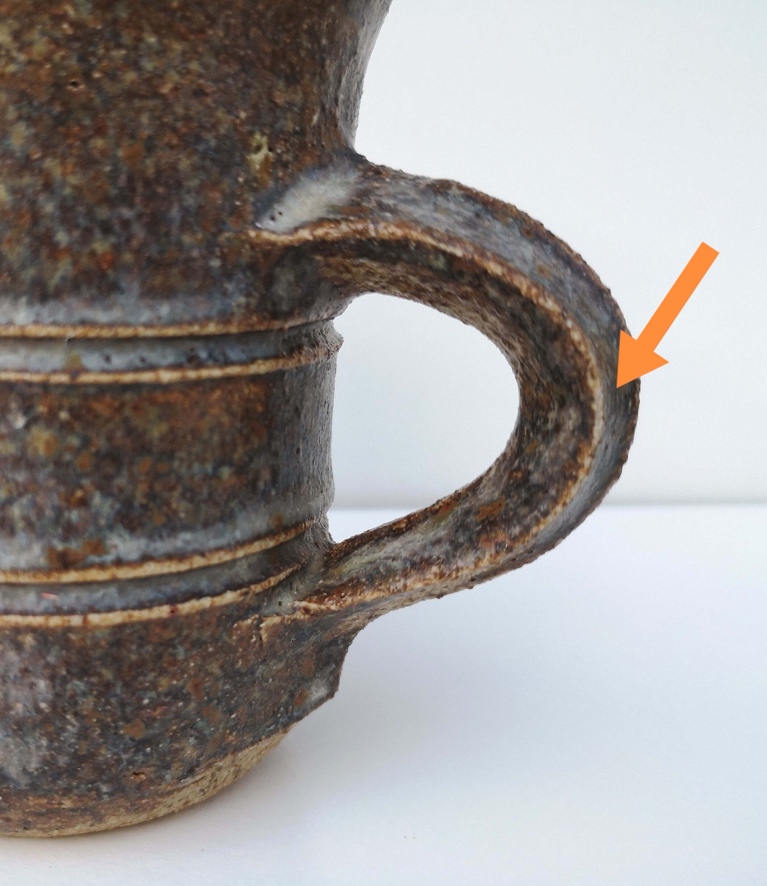 Duo vintage sandstone mugs