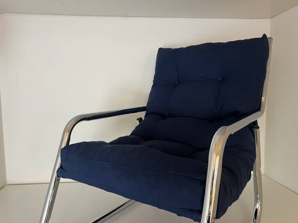 Fauteuil tubulaire chromé bleu années 70 Space Age