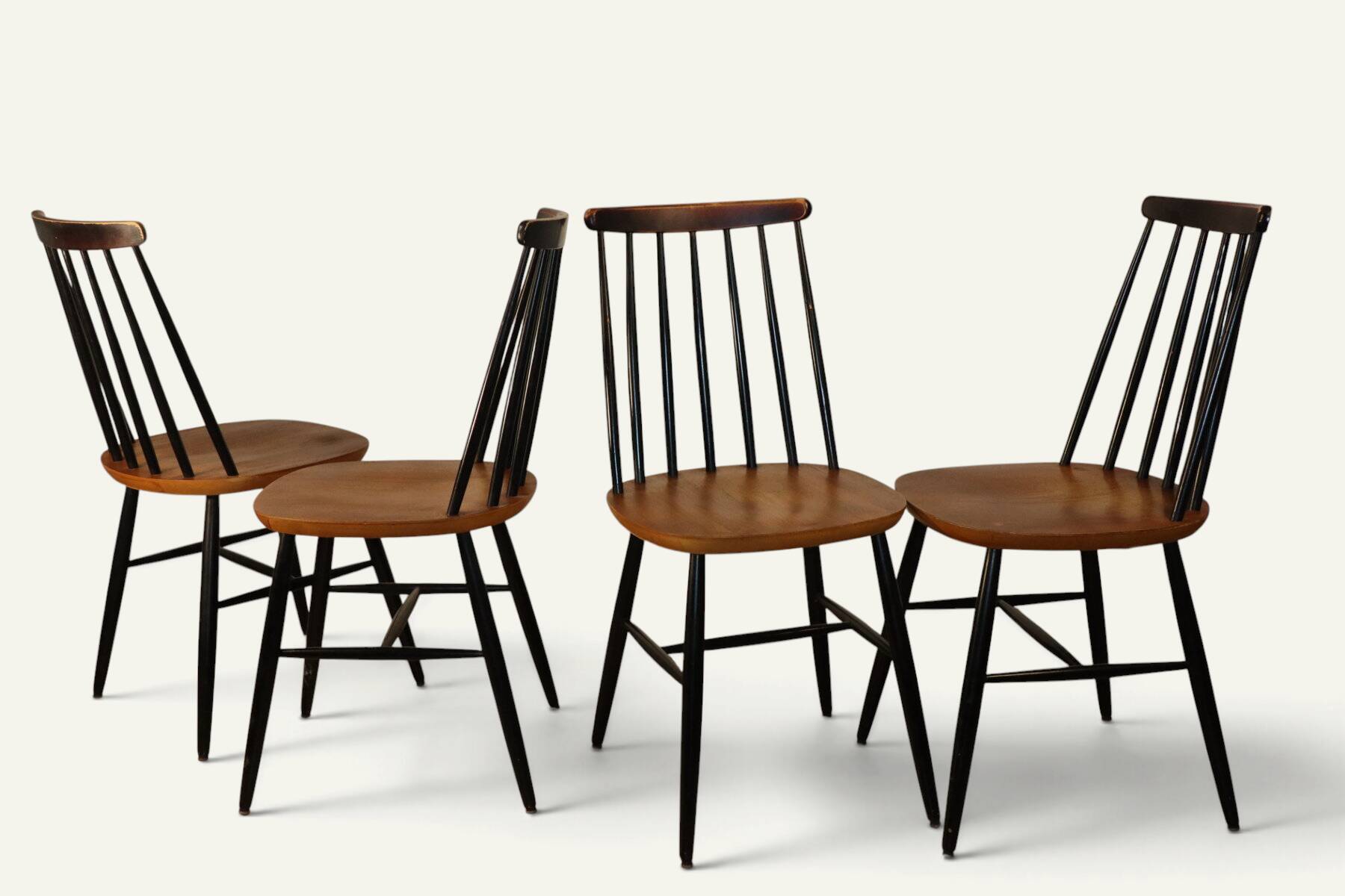 Set of 4 vintage wooden chairs, 1960s