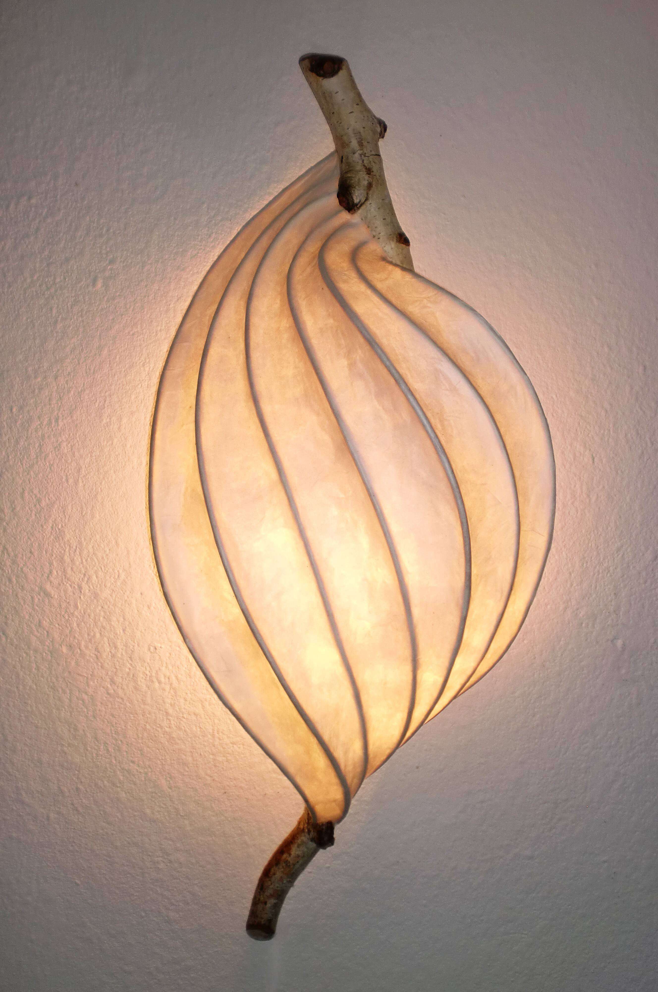 Lampe murale décorative Organic Light Sculpture, branche de bouleau et papier