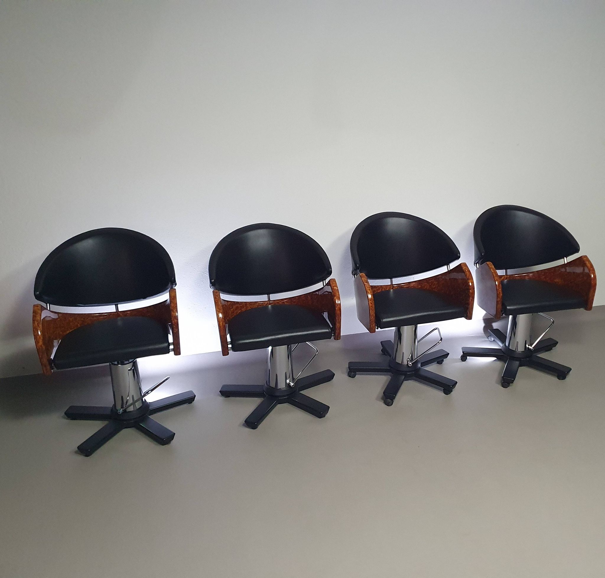 4 chaises de barbier italiennes des années 80, réglables en hauteur