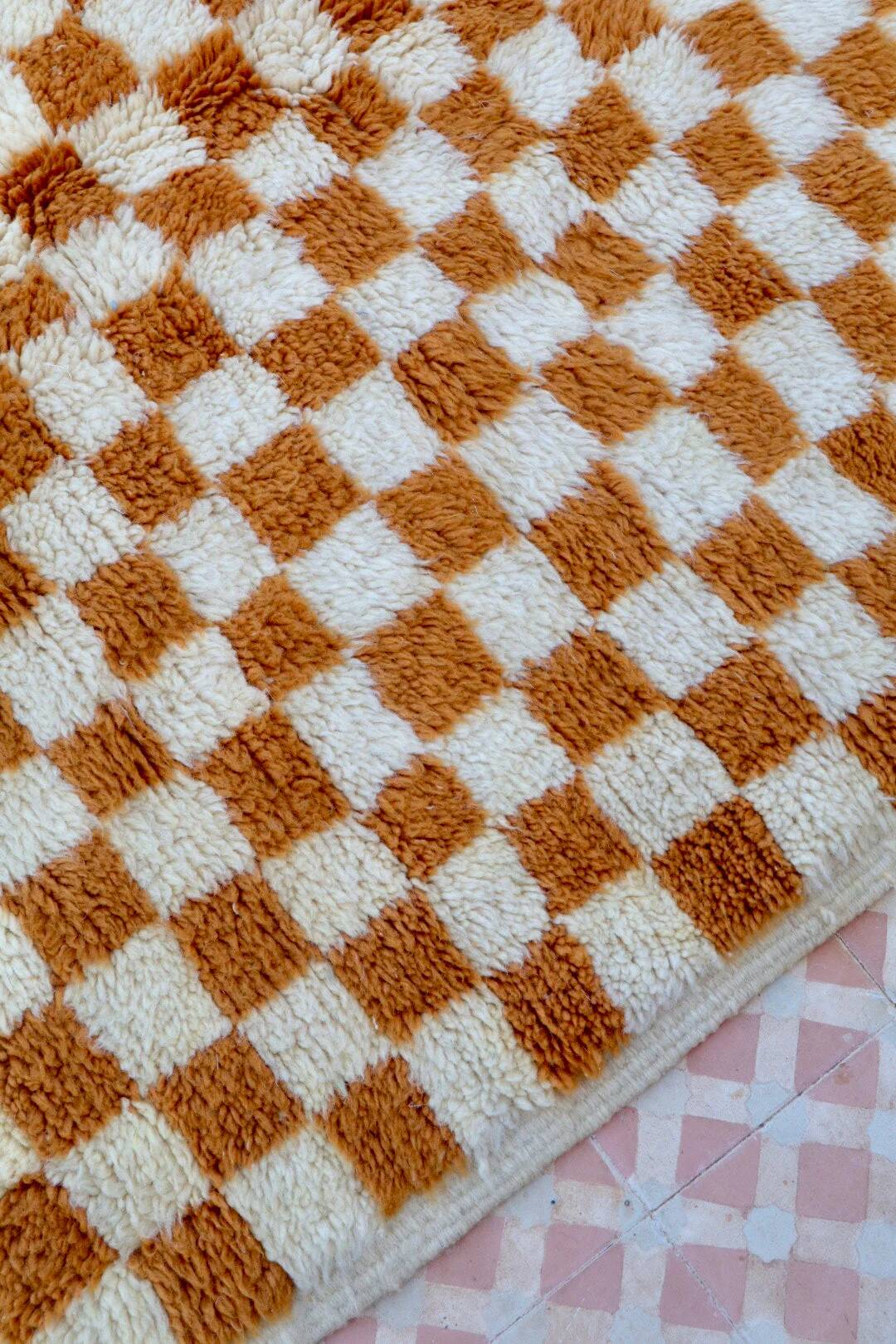 Berber rug in brown and beige check pattern - 206 x 154 cm