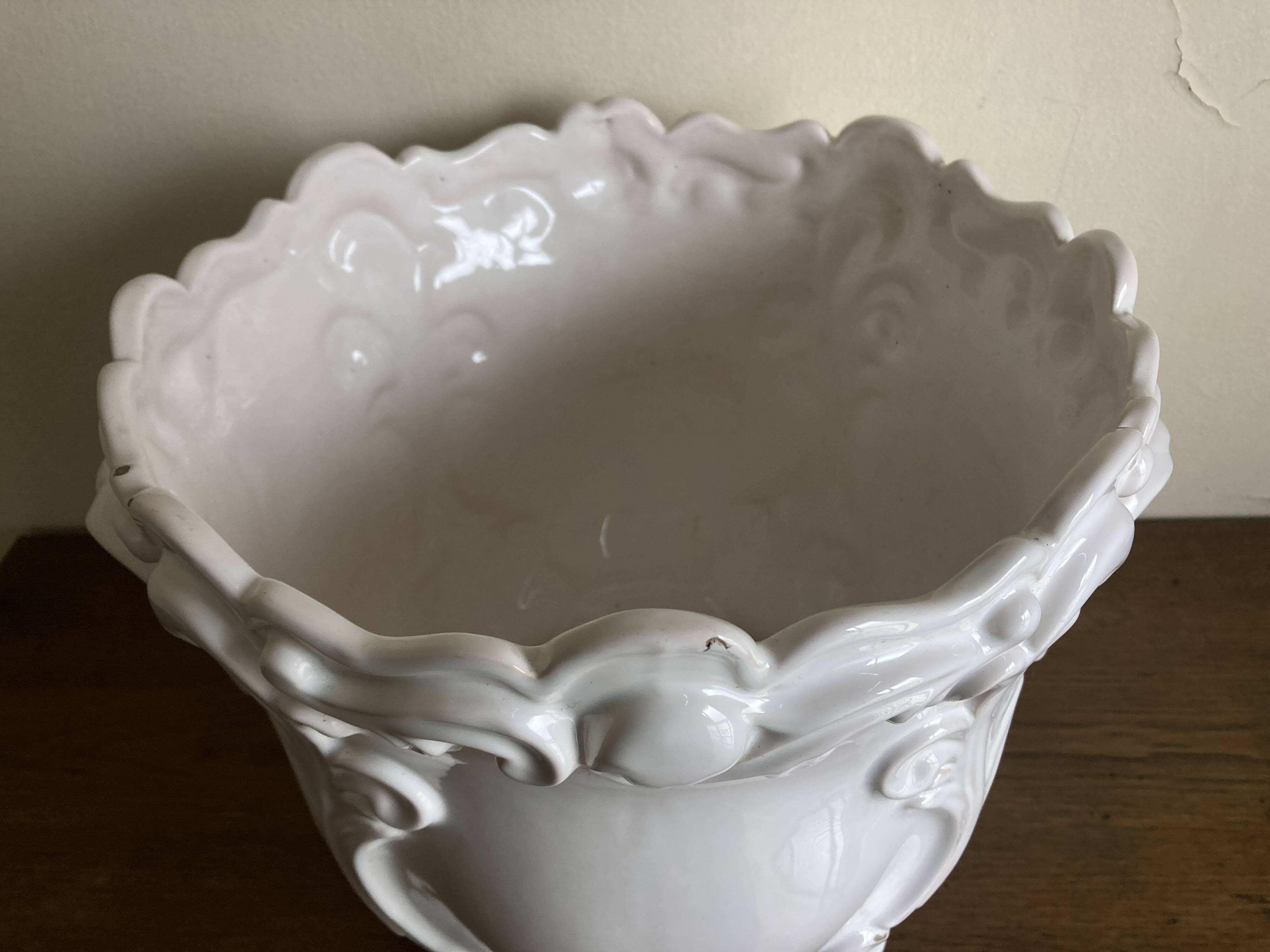 Moustiers Lallier white earthenware floor planter D30cm