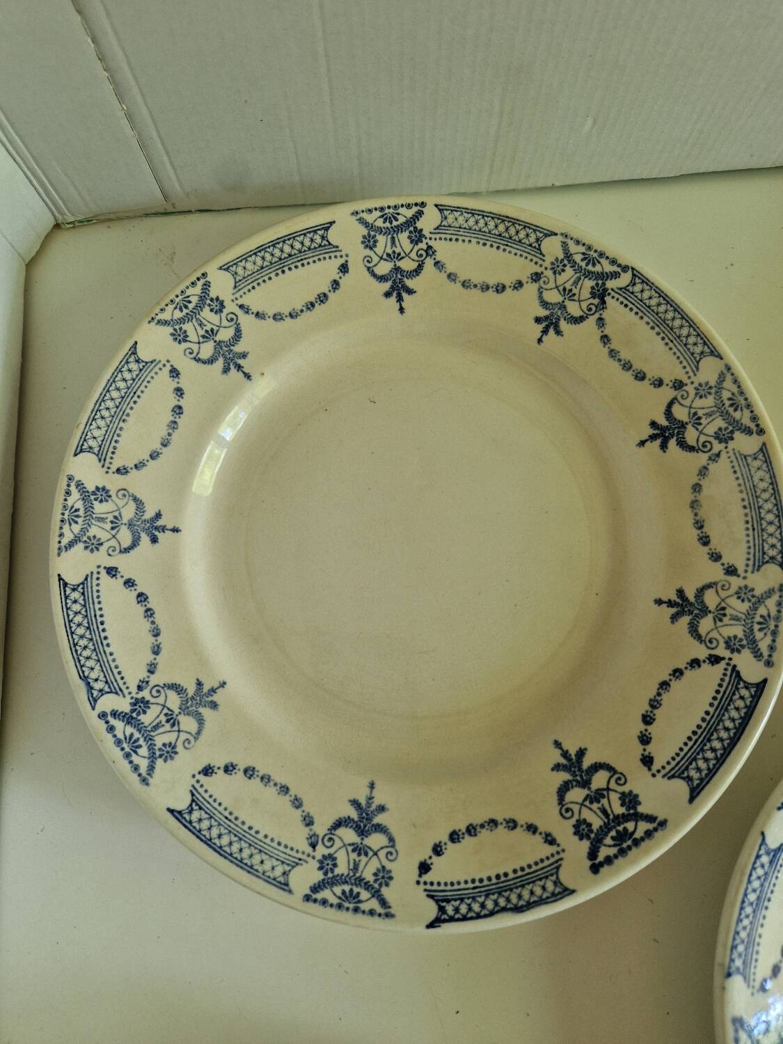 Set of 6 Moulin des Loups Colonial Model Plates