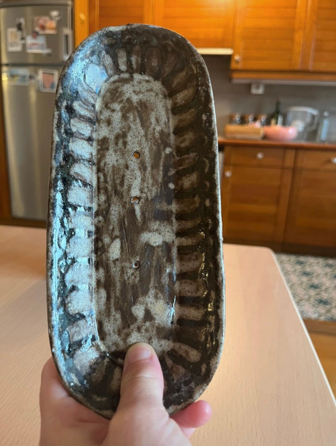 Ceramic soap dish and 2 assorted glasses