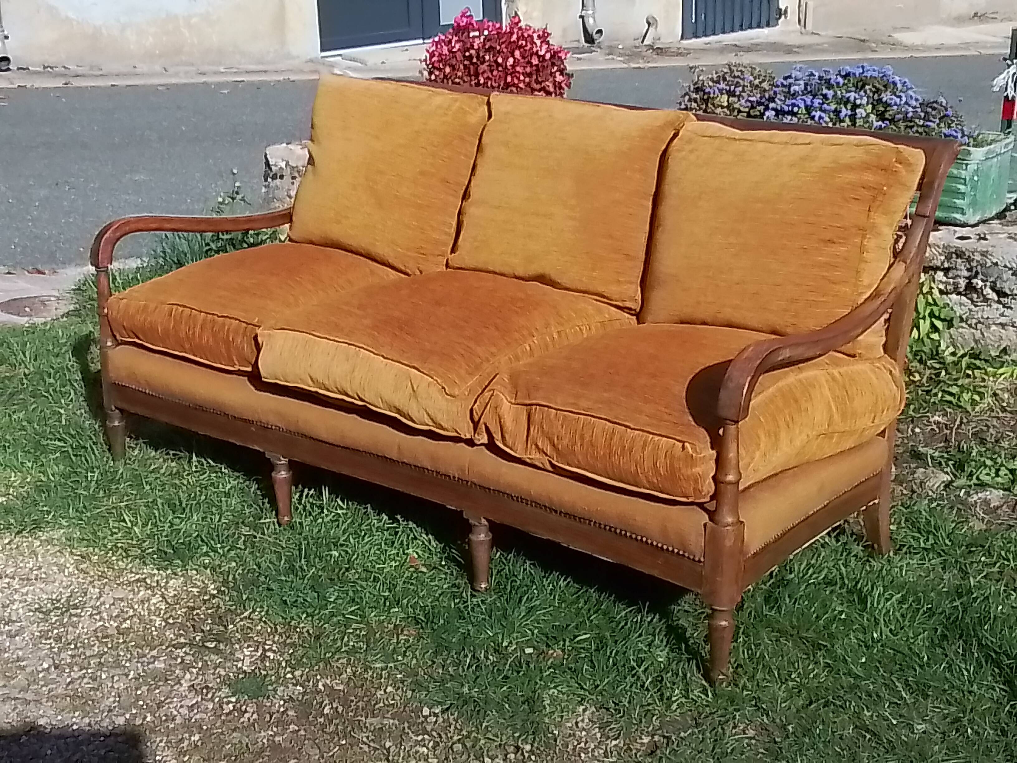 3-seater wooden sofa benches and feather seats