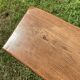 Banc tripode en chene brutaliste