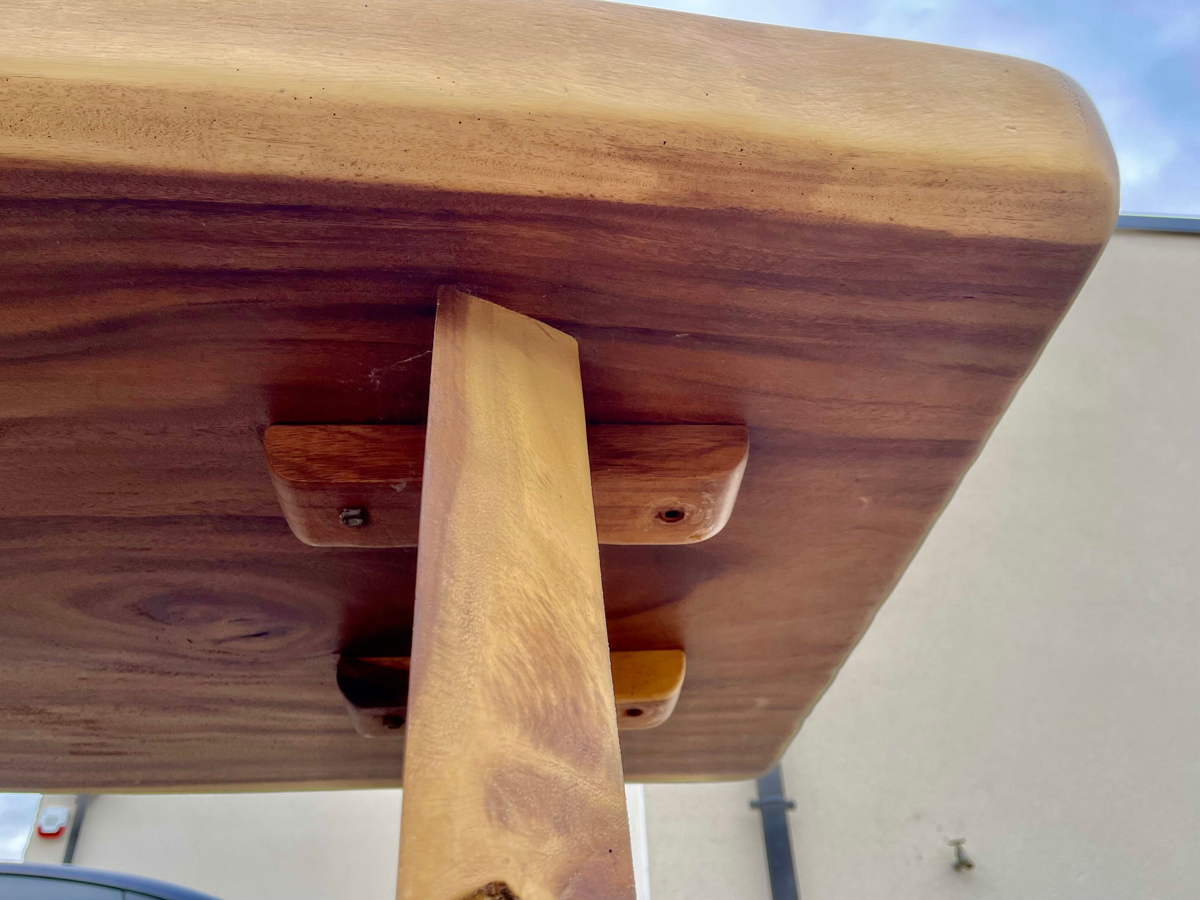 Coffee table in solid Suar