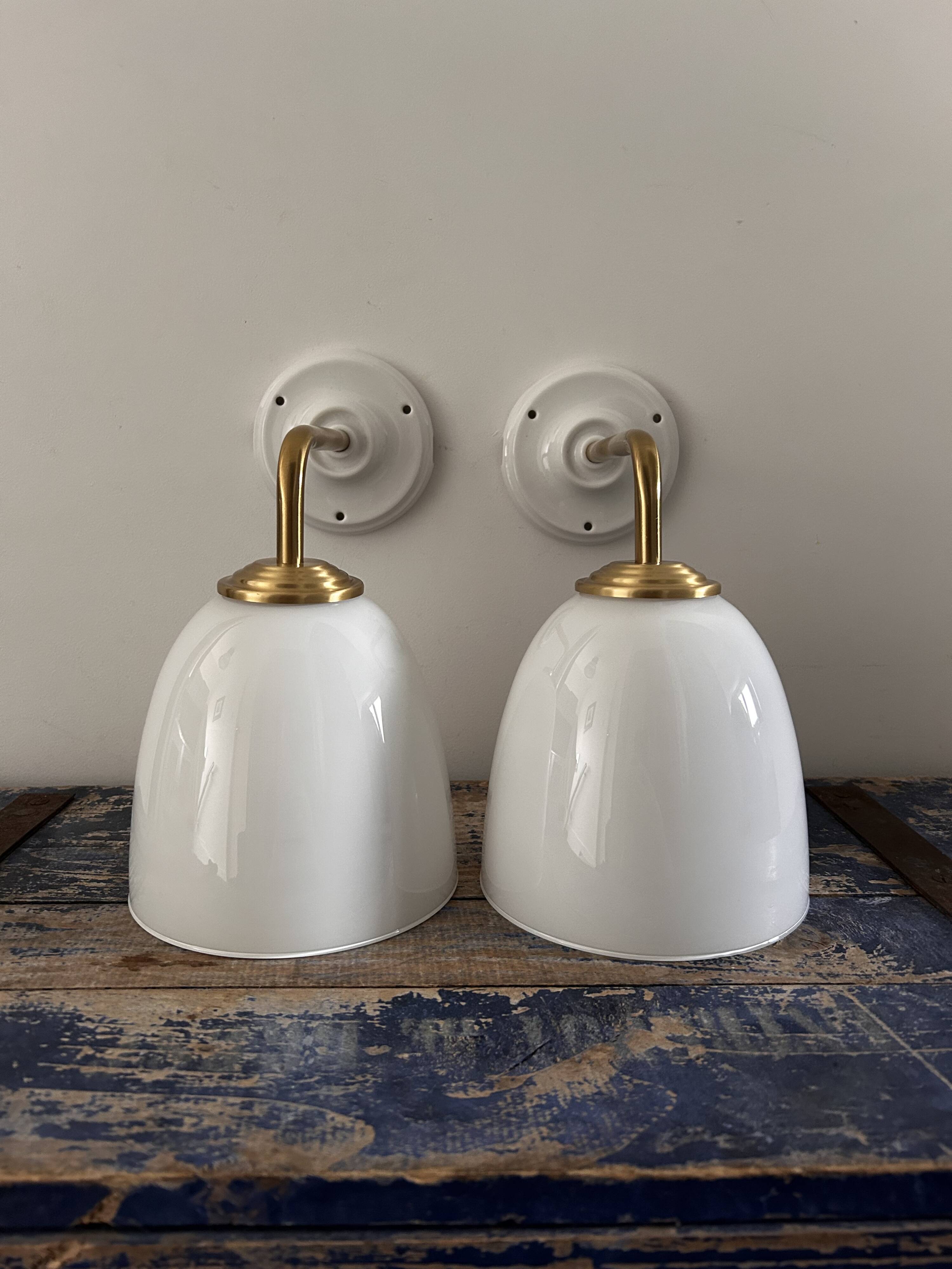 Paire d’appliques murales blanches