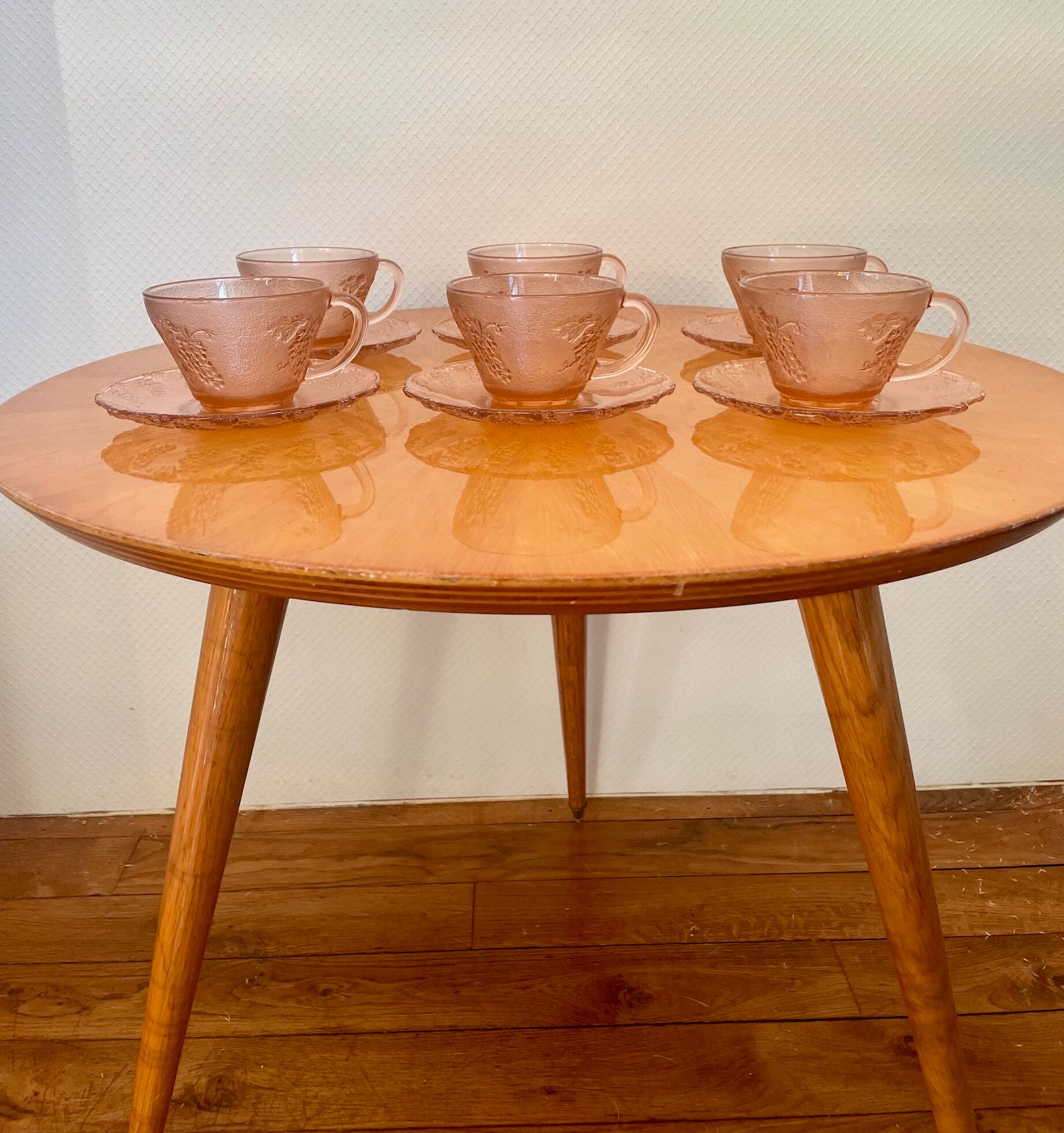 Coffee service of 6 cups in vintage pink glass