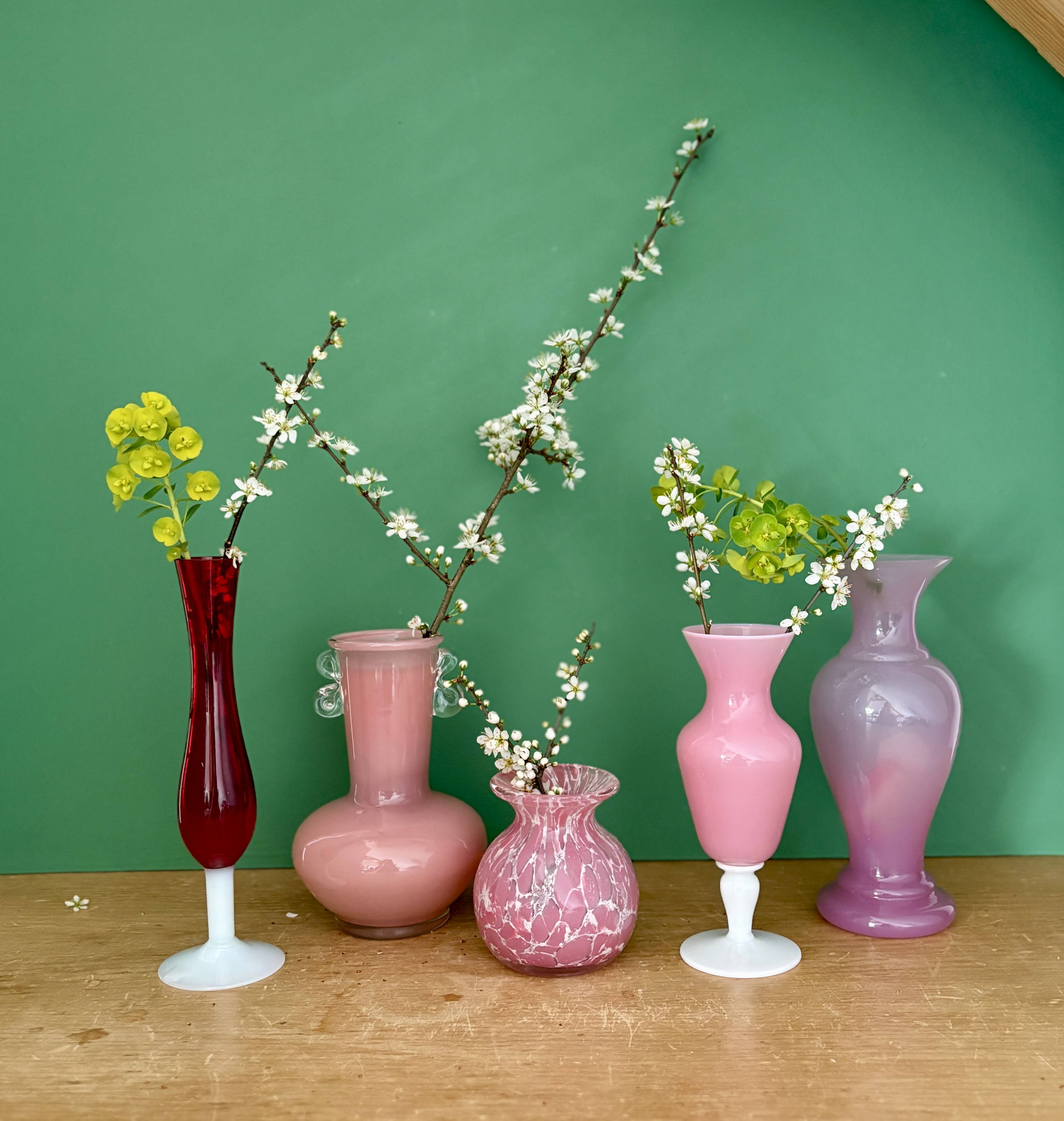 Set of 5 antique vases/soliflores in opaline and pink and red glass.