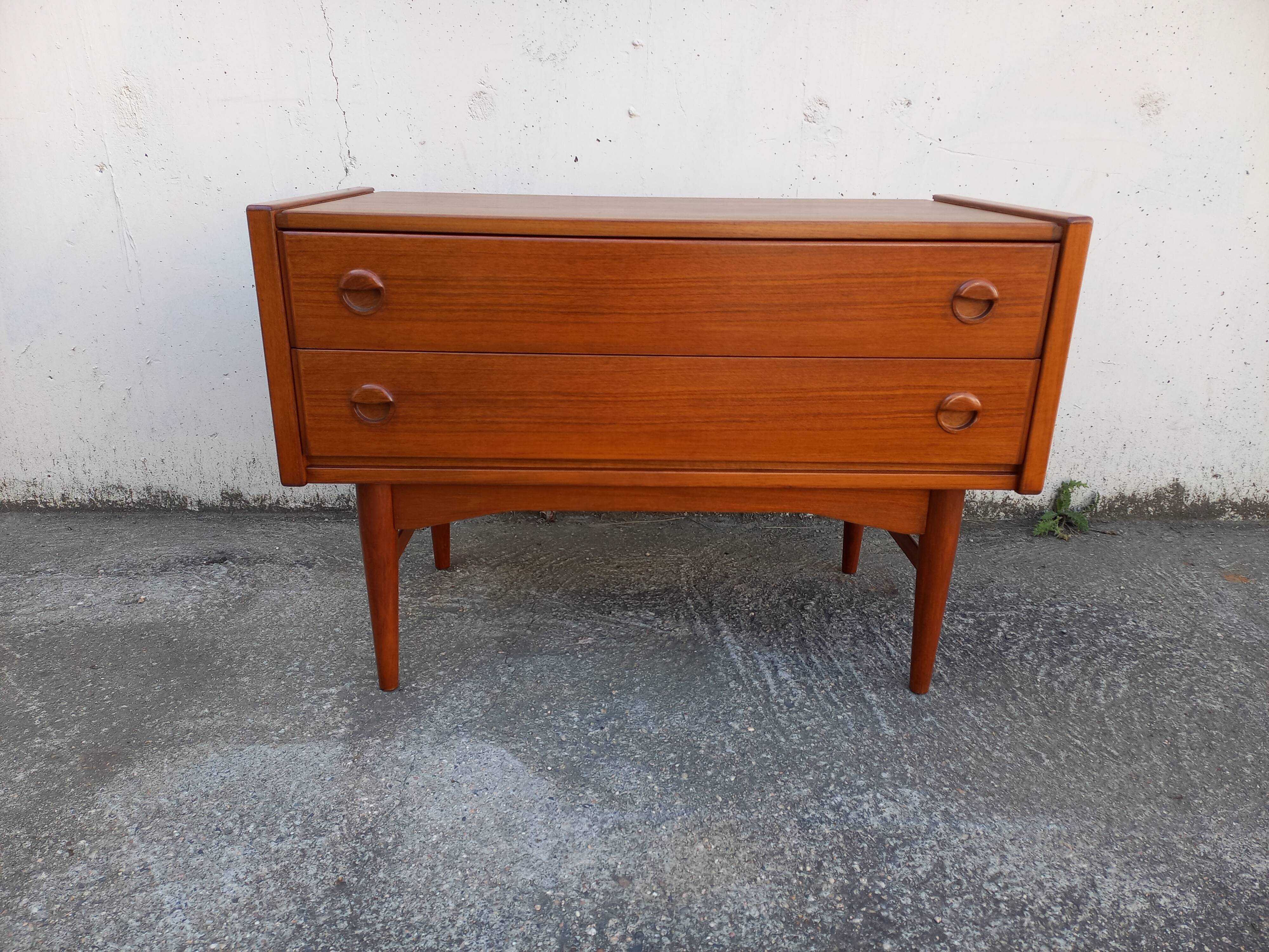 Scandinavian chest of drawers