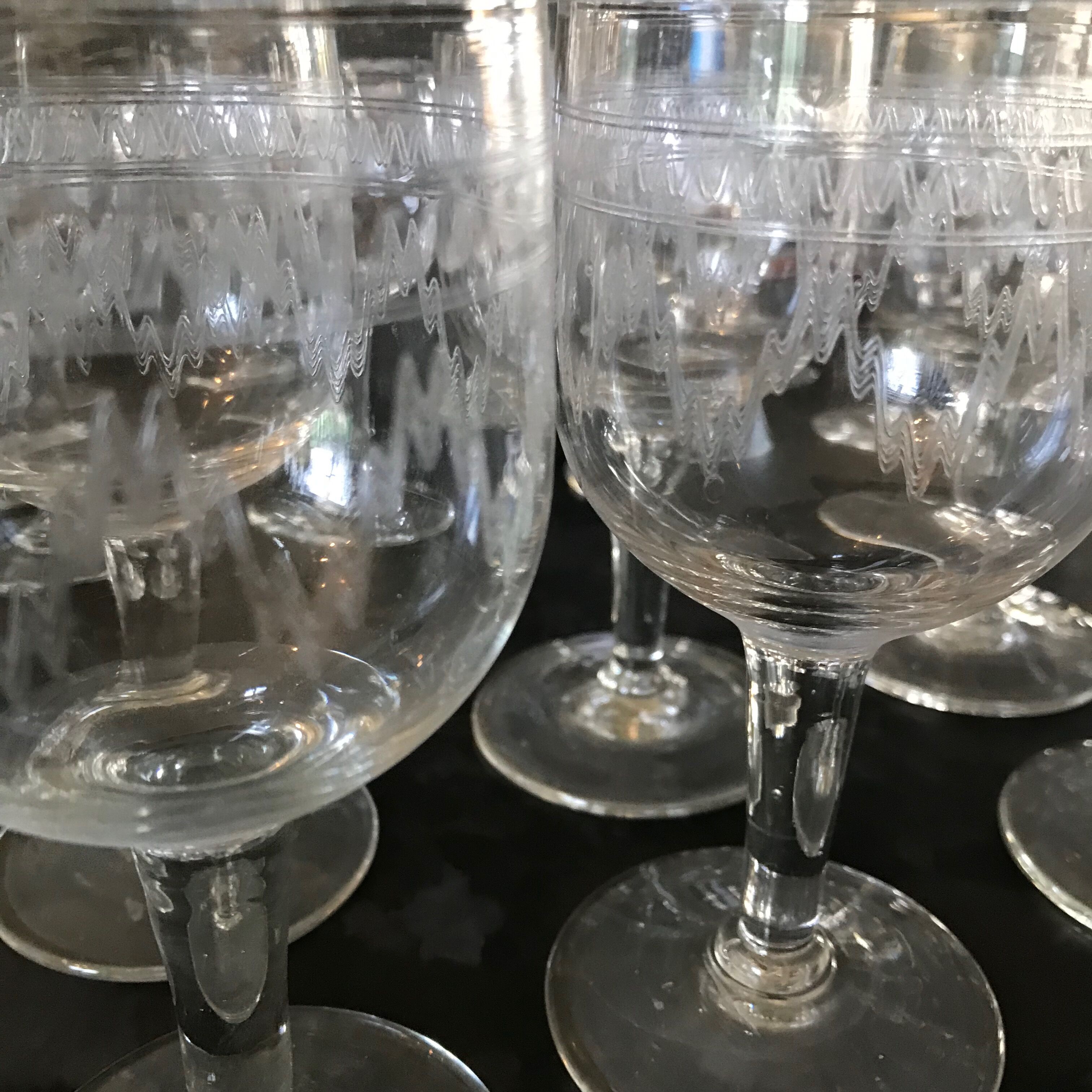 Product BHV Series of 6 glasses chiseled mid-XXth.