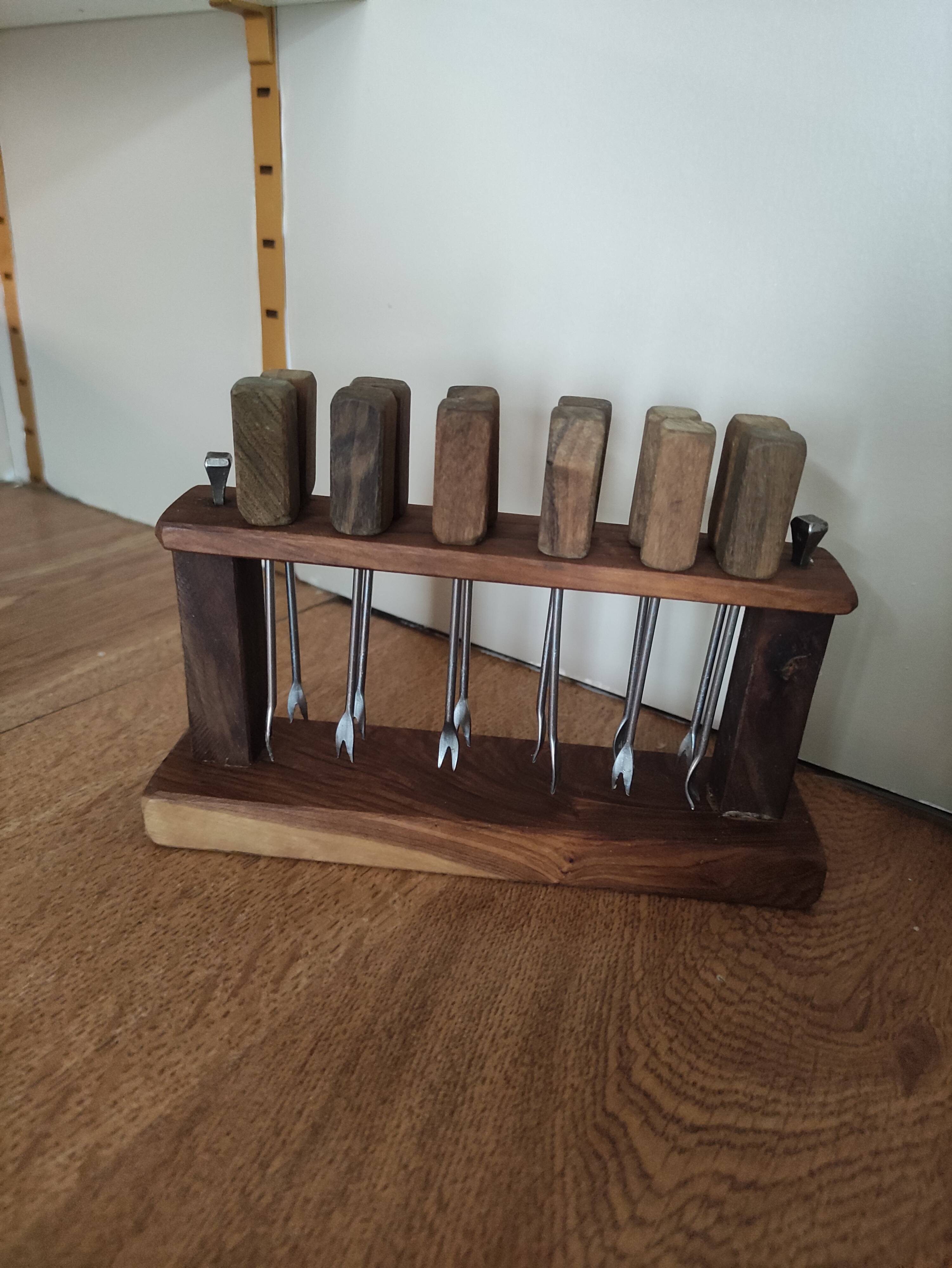 12 snail forks with wooden display