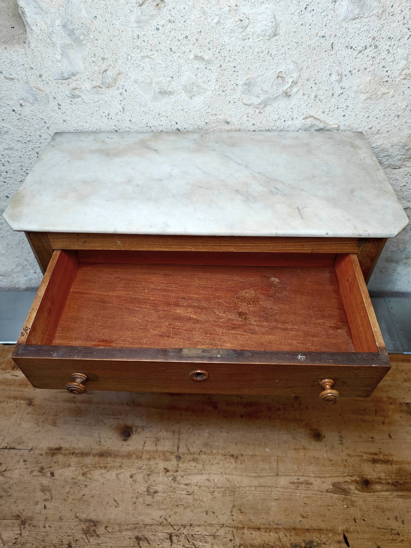 Small miniature table chest in oak and marble.