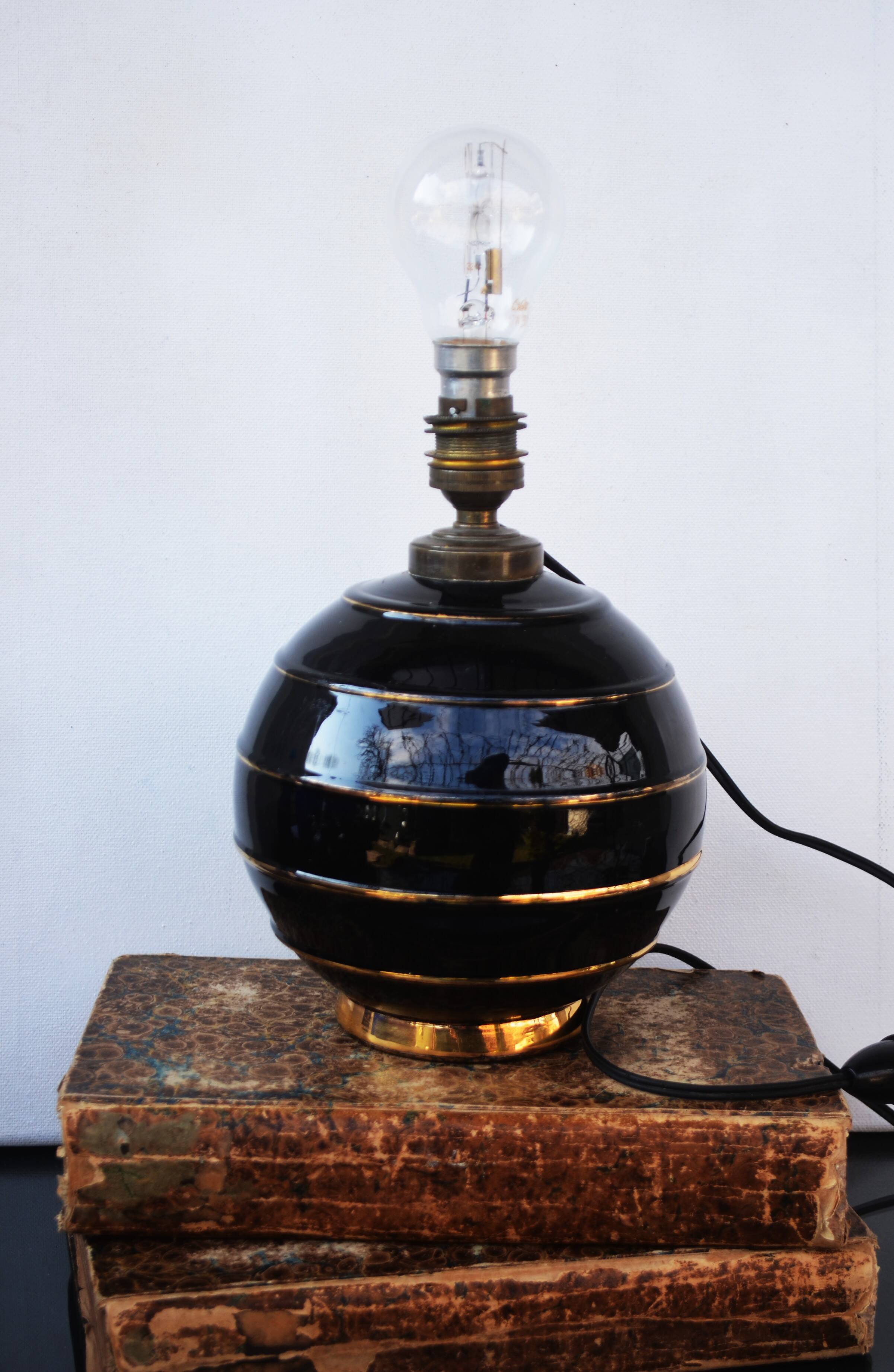 Lampe de table Sphère Noire dans le style de Jacques Adnet