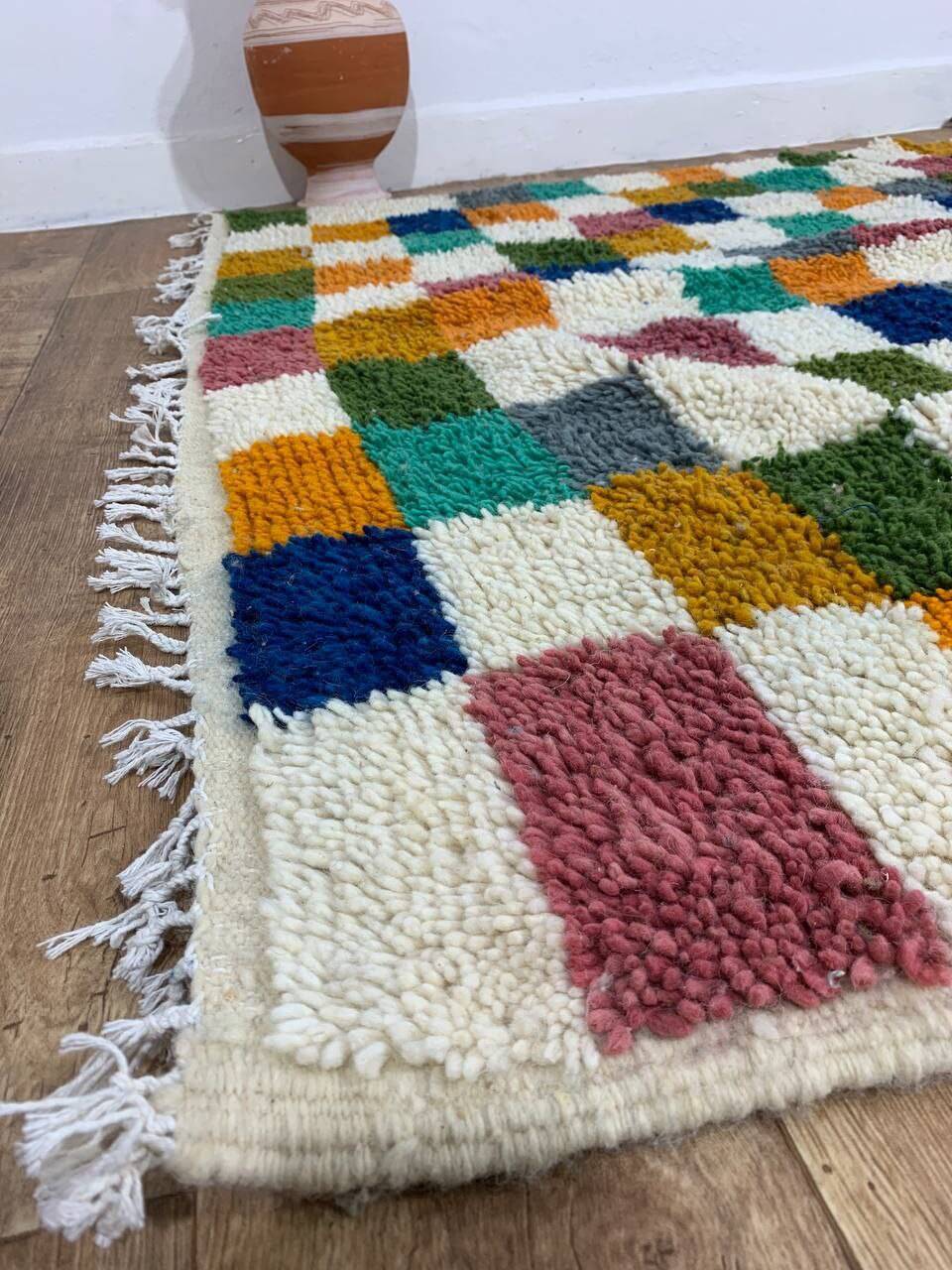 Handcrafted moroccan berber rug 213 x 160 cm