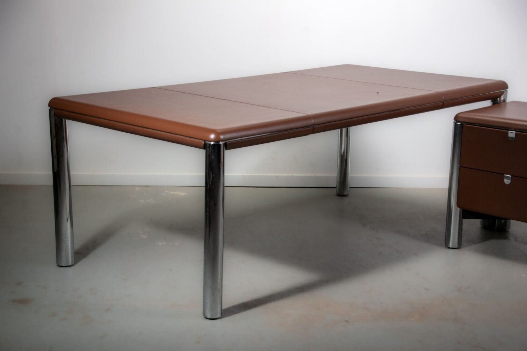 No. 3055D table desk and No. 3076 credenza extension from the Pfister Executive Office Collection for KnollStudio, circa 1988