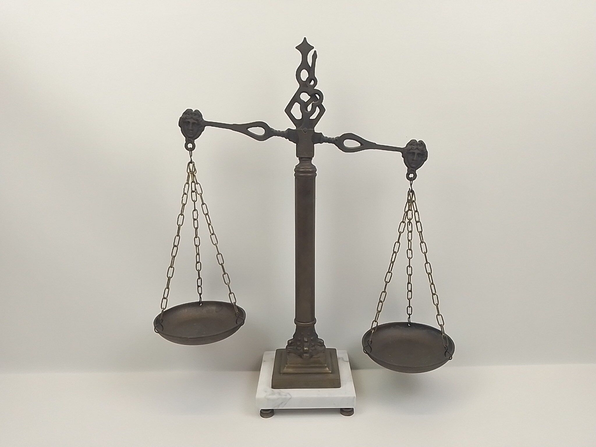 Decorative brass scale with marble base 52 cm
