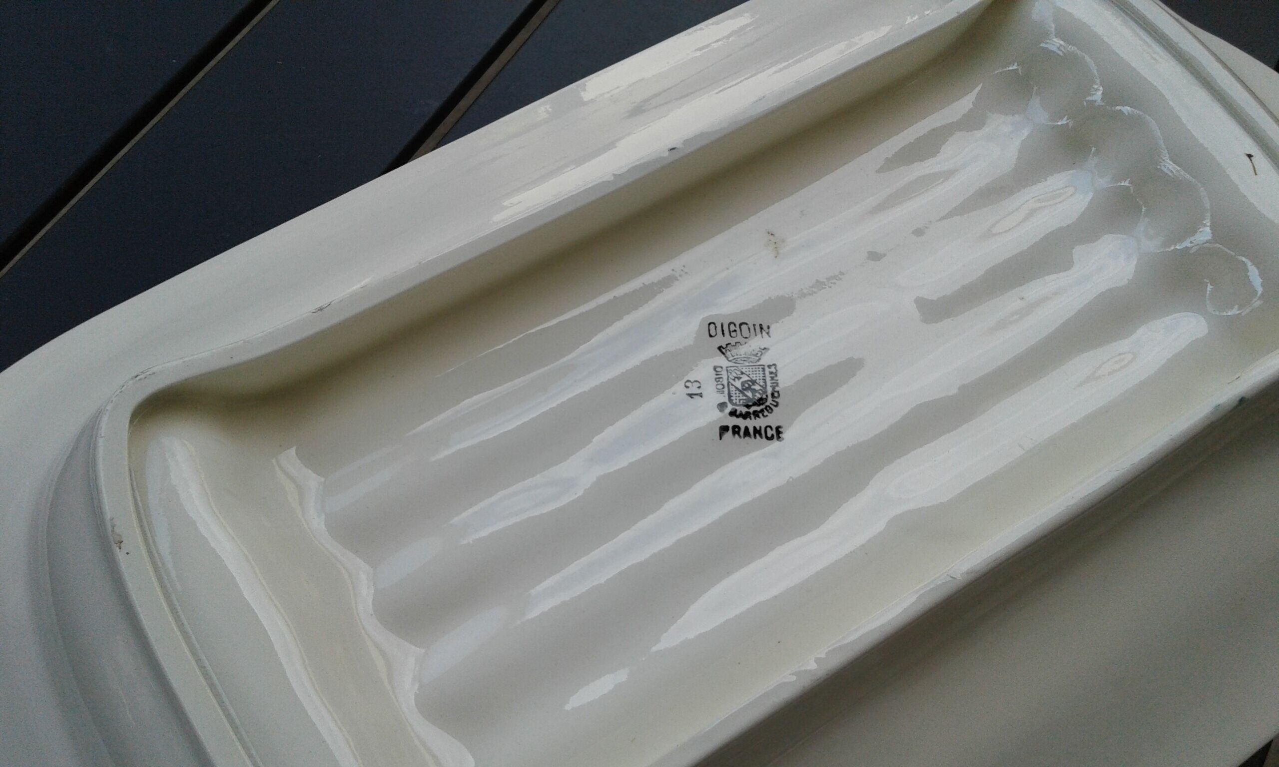 Great asparagus dish. Barbotine . Digoin Sarreguemines