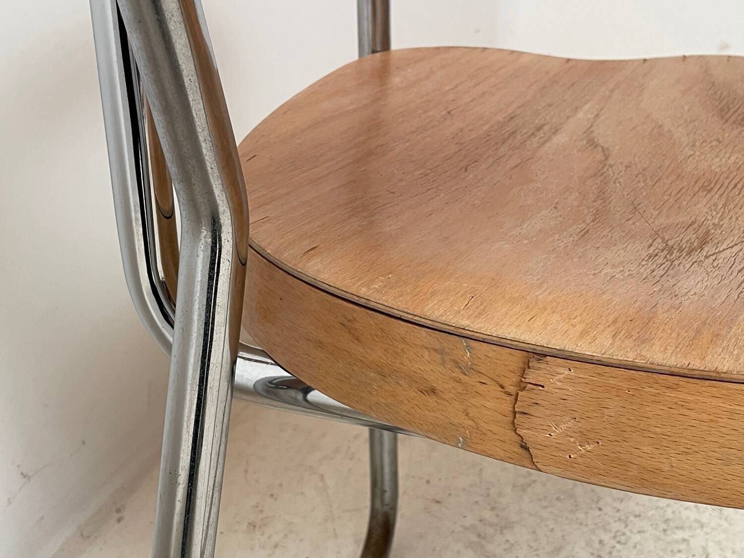 Fauteuil cantilever B261 par Émile Guillot édition Thonet
